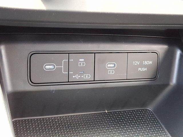 2025 Hyundai Tucson SE photo 14