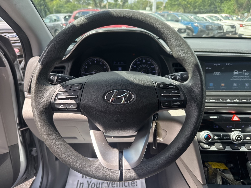 2020 Hyundai Elantra SEL photo 11
