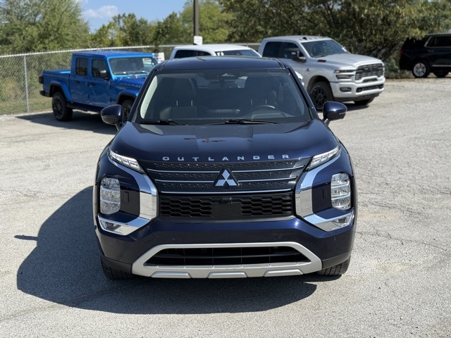 2024 Mitsubishi Outlander SE Black Edition photo 2