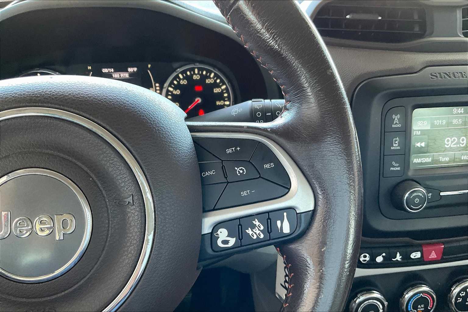 2015 Jeep Renegade Latitude photo 22