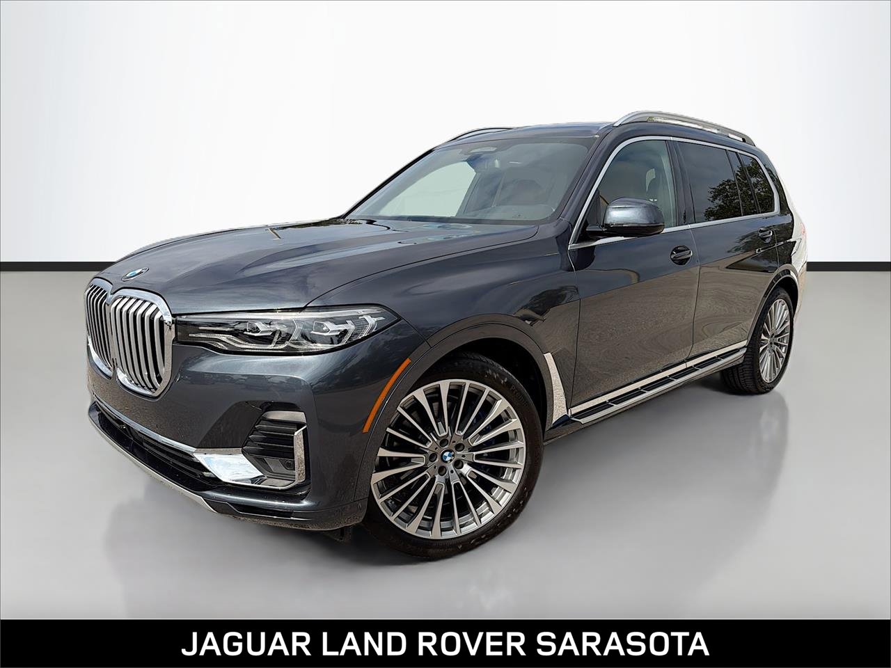 2022 BMW X7 40i's photo