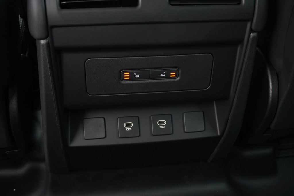 2025 Land Rover Defender 110 X-Dynamic SE photo 30