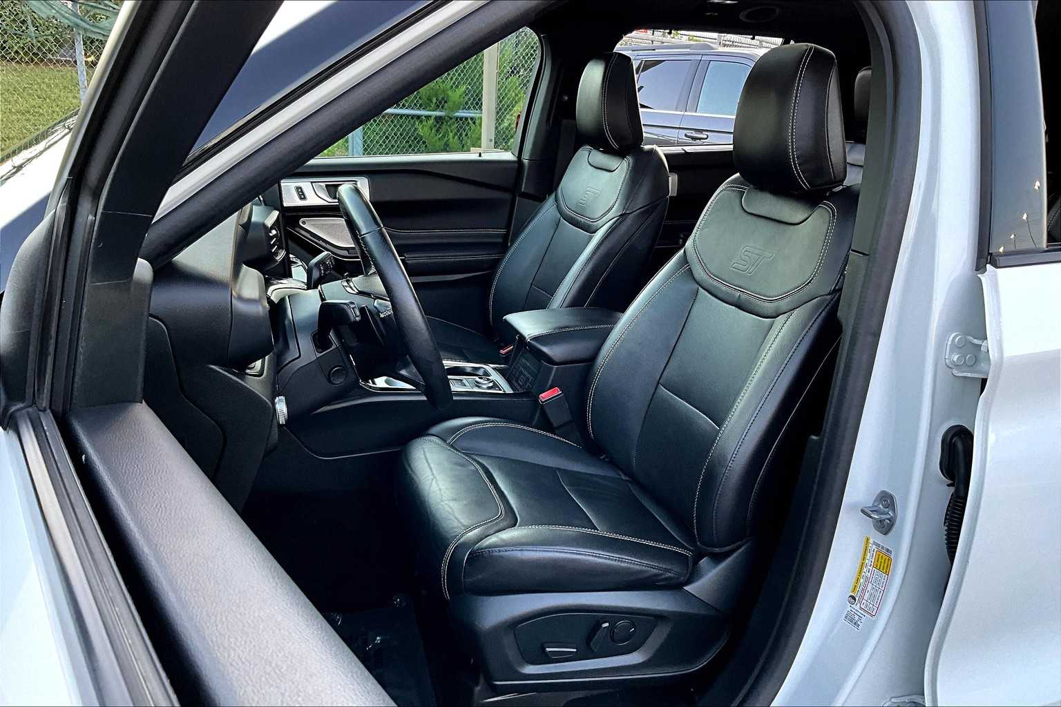 2022 Ford Explorer ST photo 4