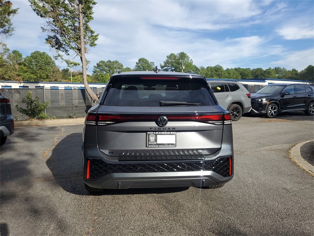 2025 Volkswagen Tiguan SE R-Line Black photo 3