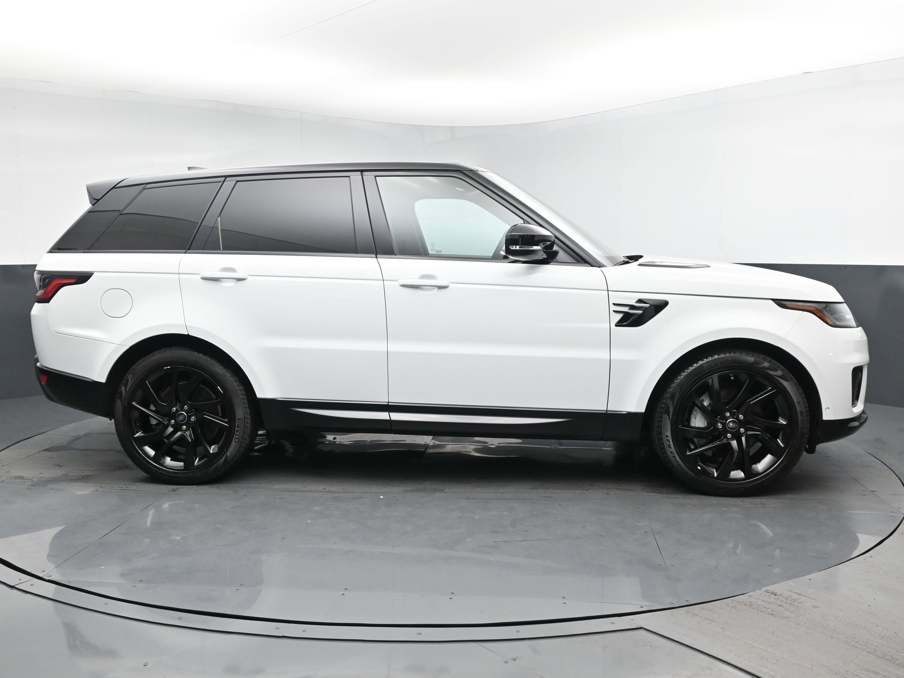 2019 Land Rover Range Rover Sport HSE photo 3