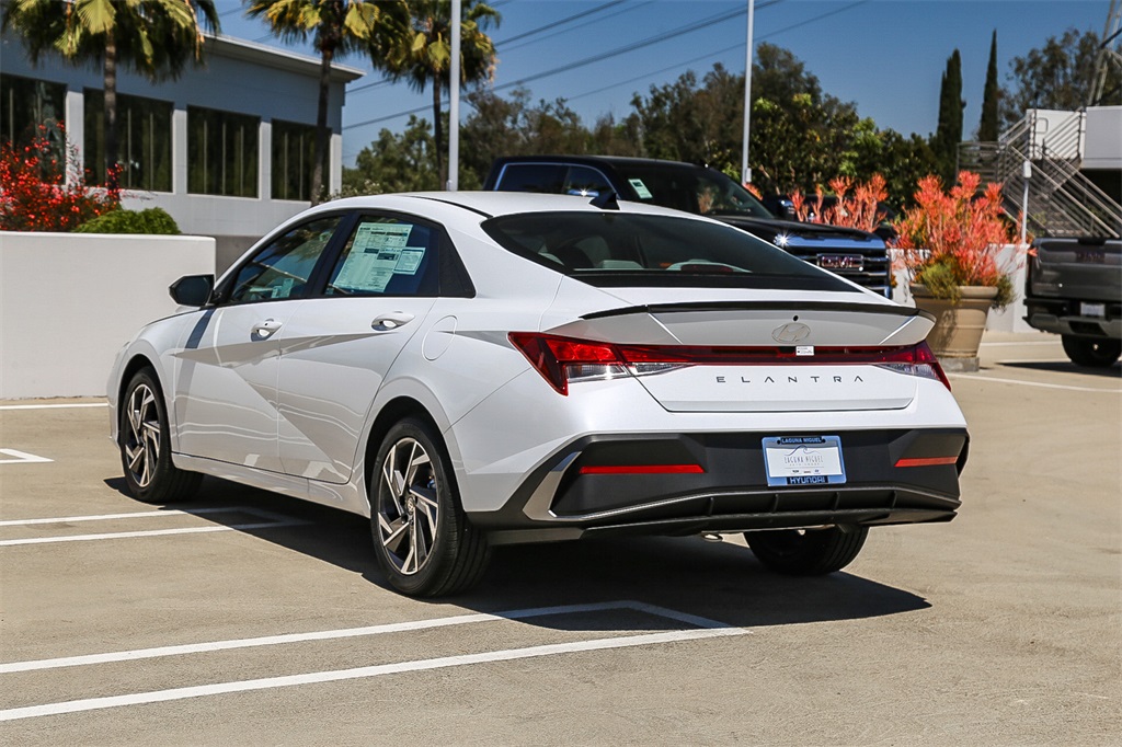 2025 Hyundai Elantra SEL Sport photo 4