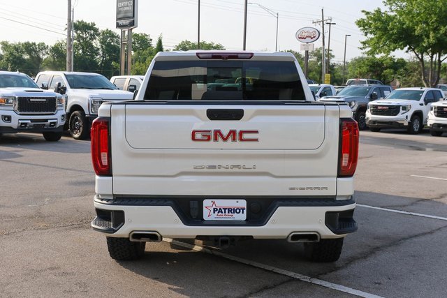 Used 2022 White Frost Tricoat GMC Denali image 4