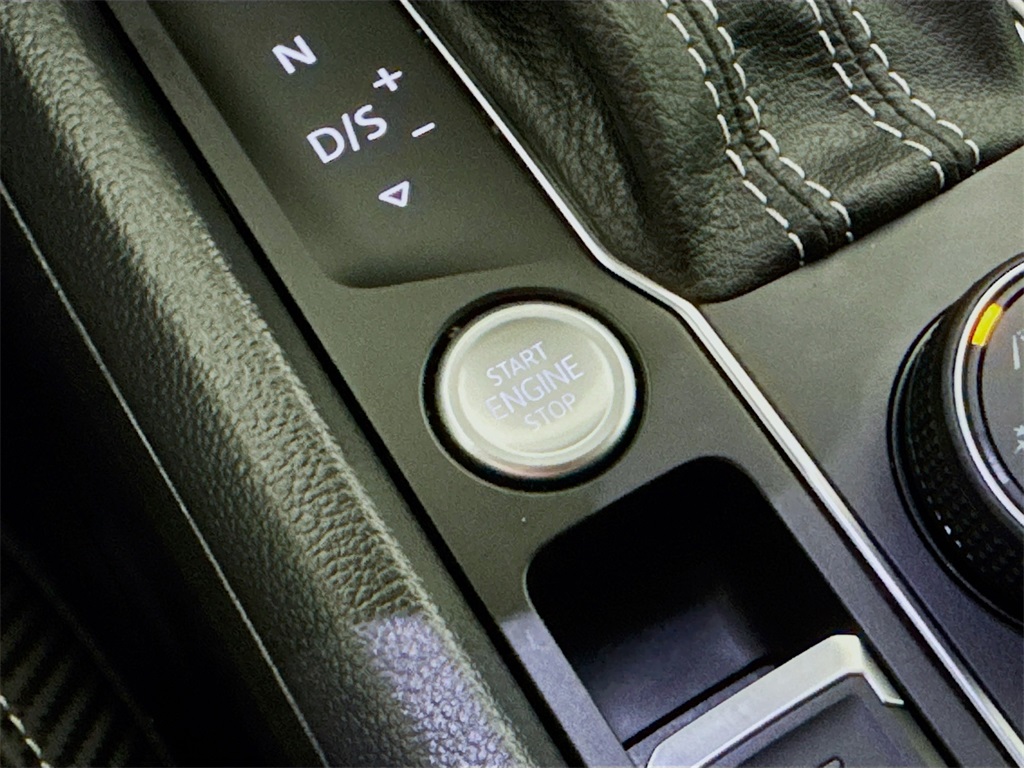 2023 Volkswagen Atlas Cross Sport V6 SE Technology photo 38