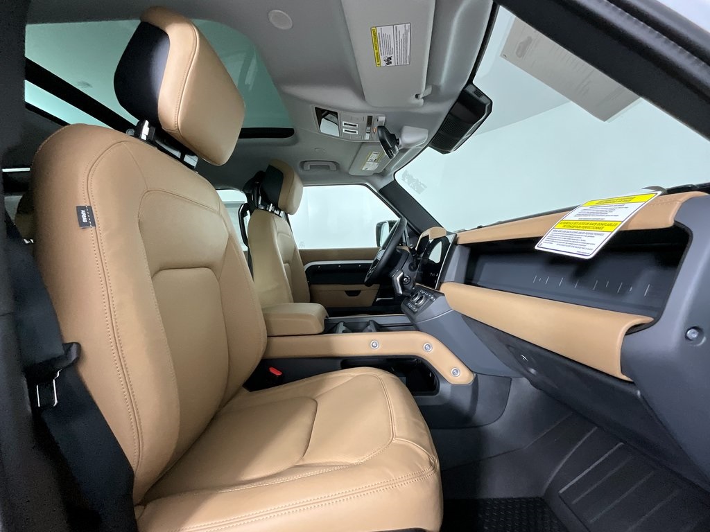 2026 Land Rover Defender 110 X-Dynamic SE photo 3