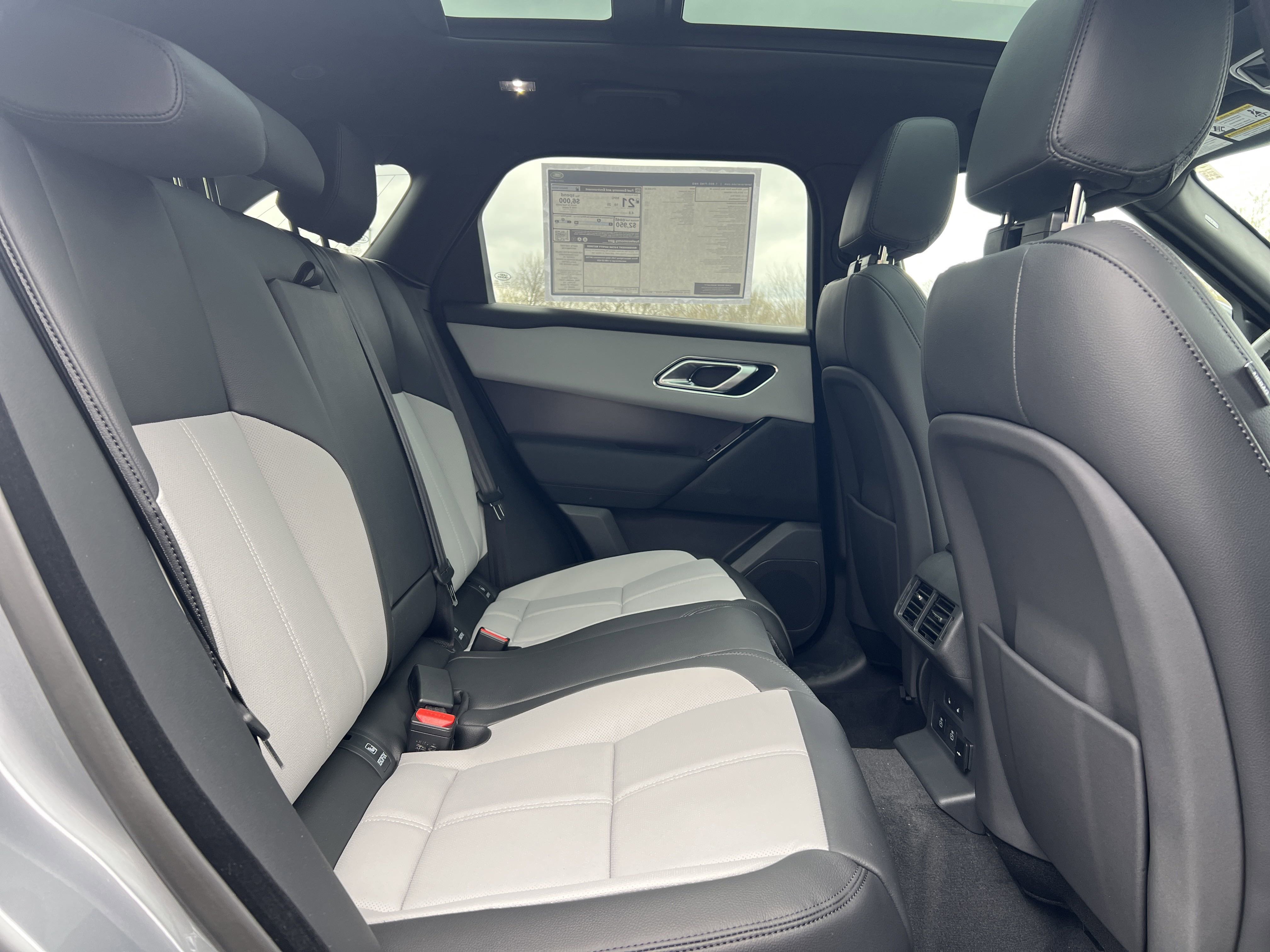2026 Land Rover Range Rover Velar SE photo 4