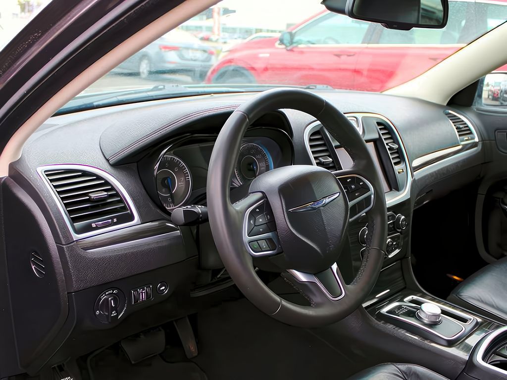 2022 Chrysler 300 Touring L photo 5