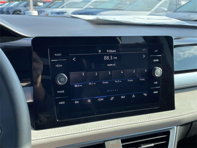 2025 Volkswagen Taos SE photo 16