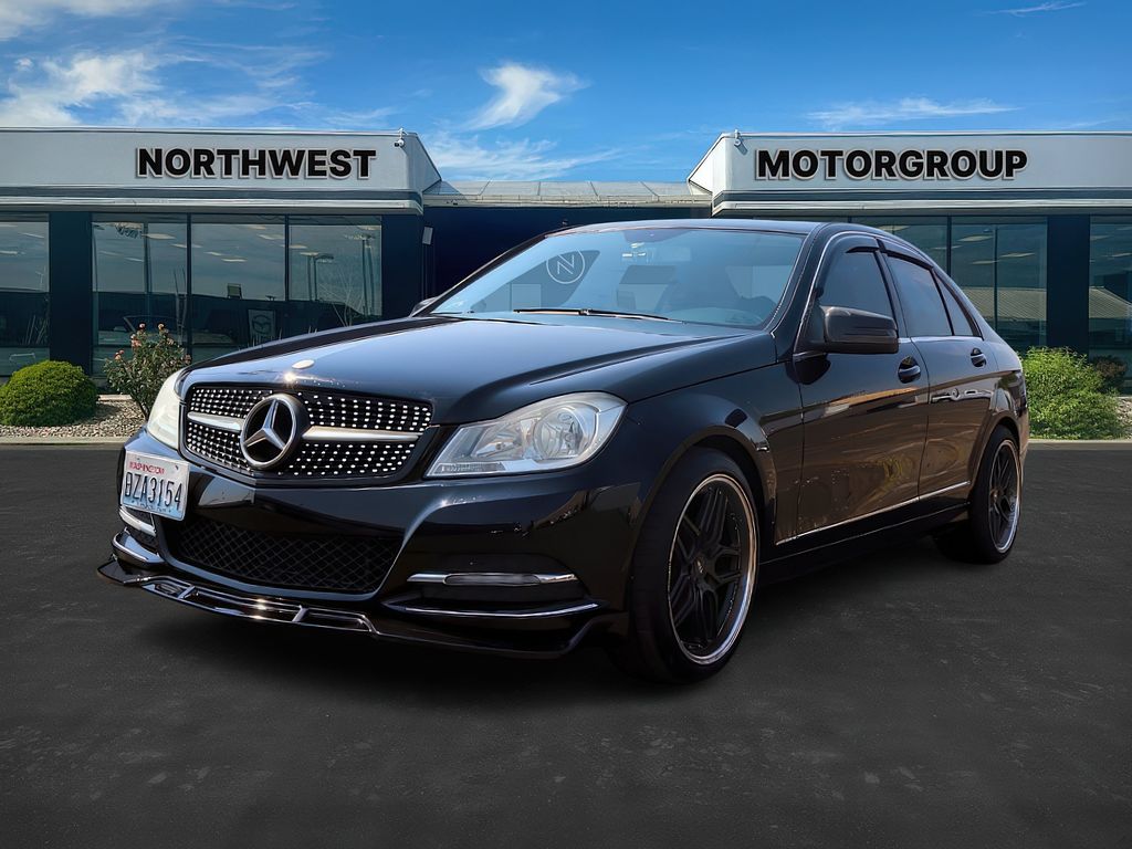 2012 Mercedes Benz C Luxury photo 3