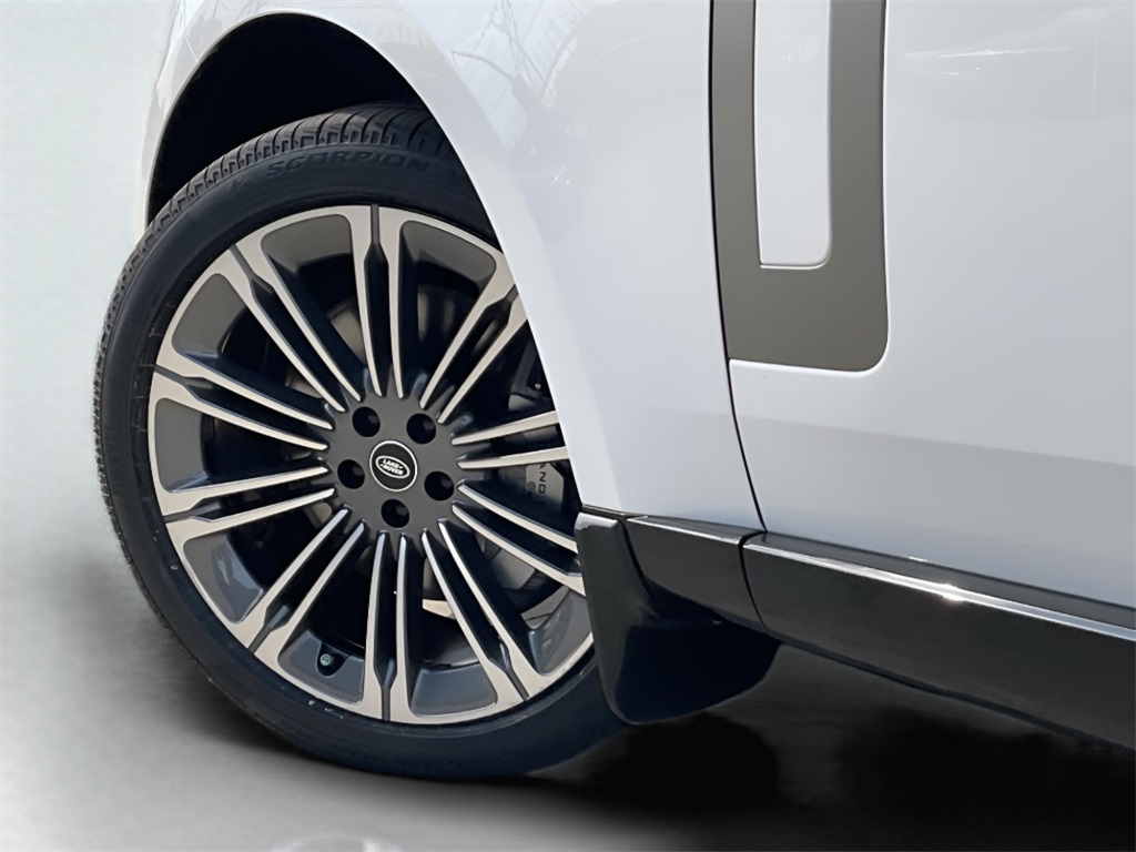 2025 Land Rover Range Rover SE photo 10