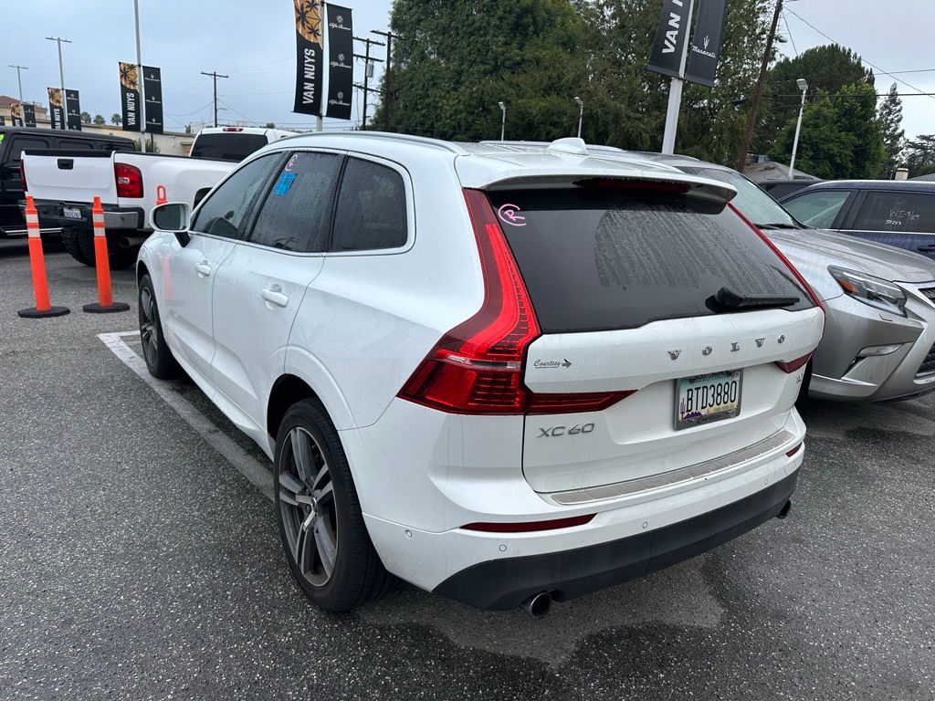 2019 Volvo XC60 T5 Momentum photo 4