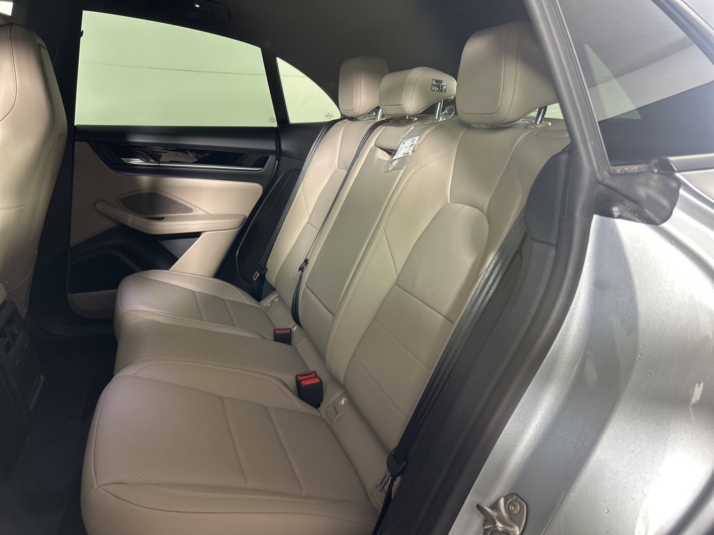 2025 Porsche Macan Electric photo 17
