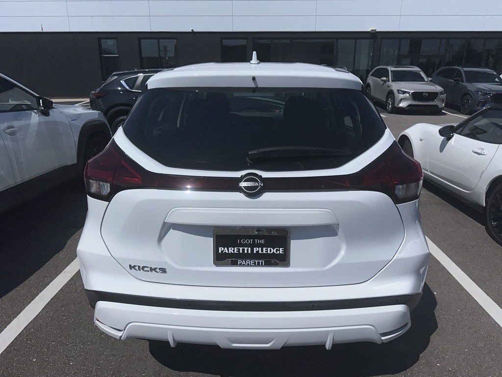 2024 Nissan Kicks S photo 3