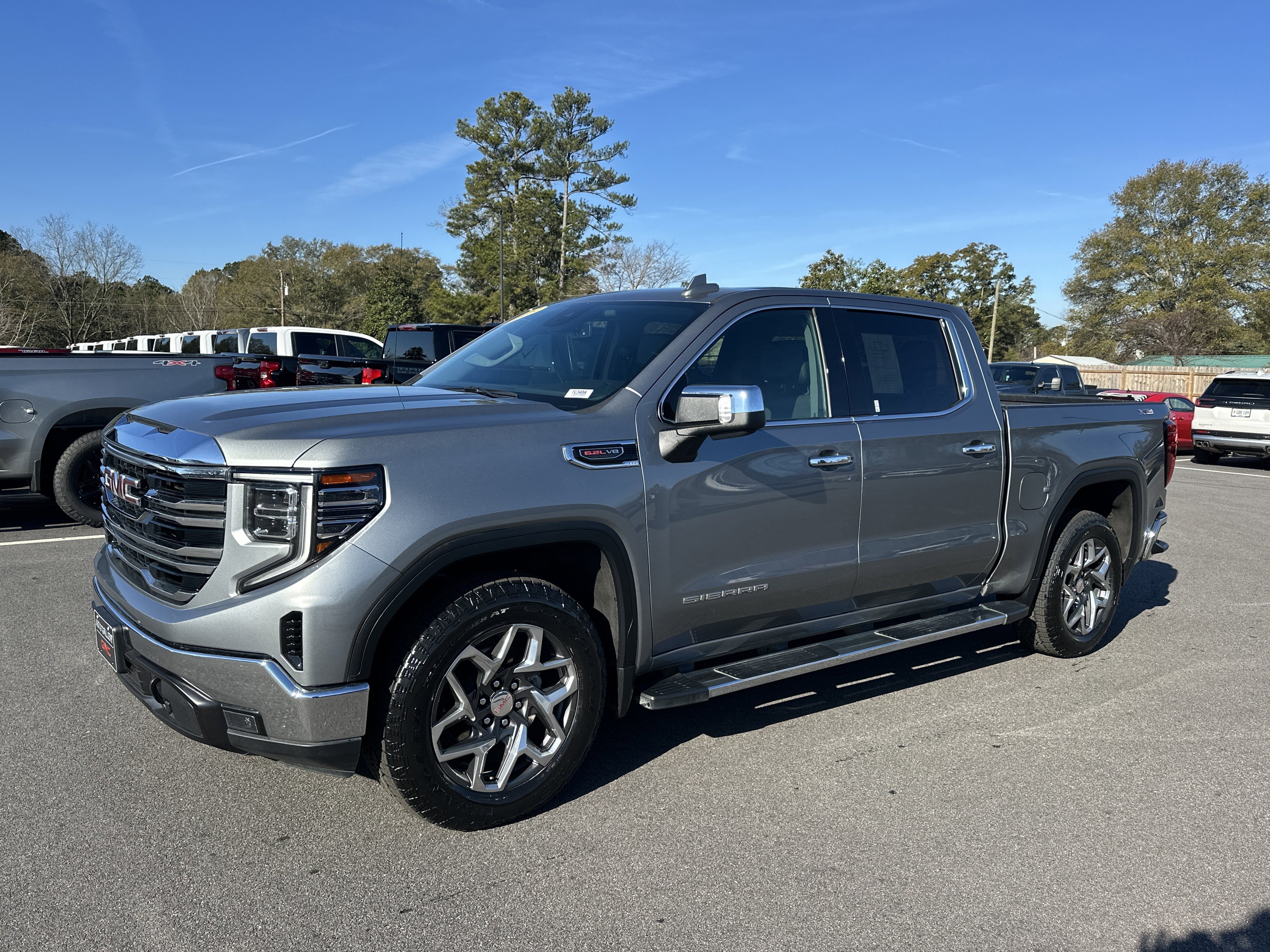 2023 GMC Sierra 1500 SLT's photo