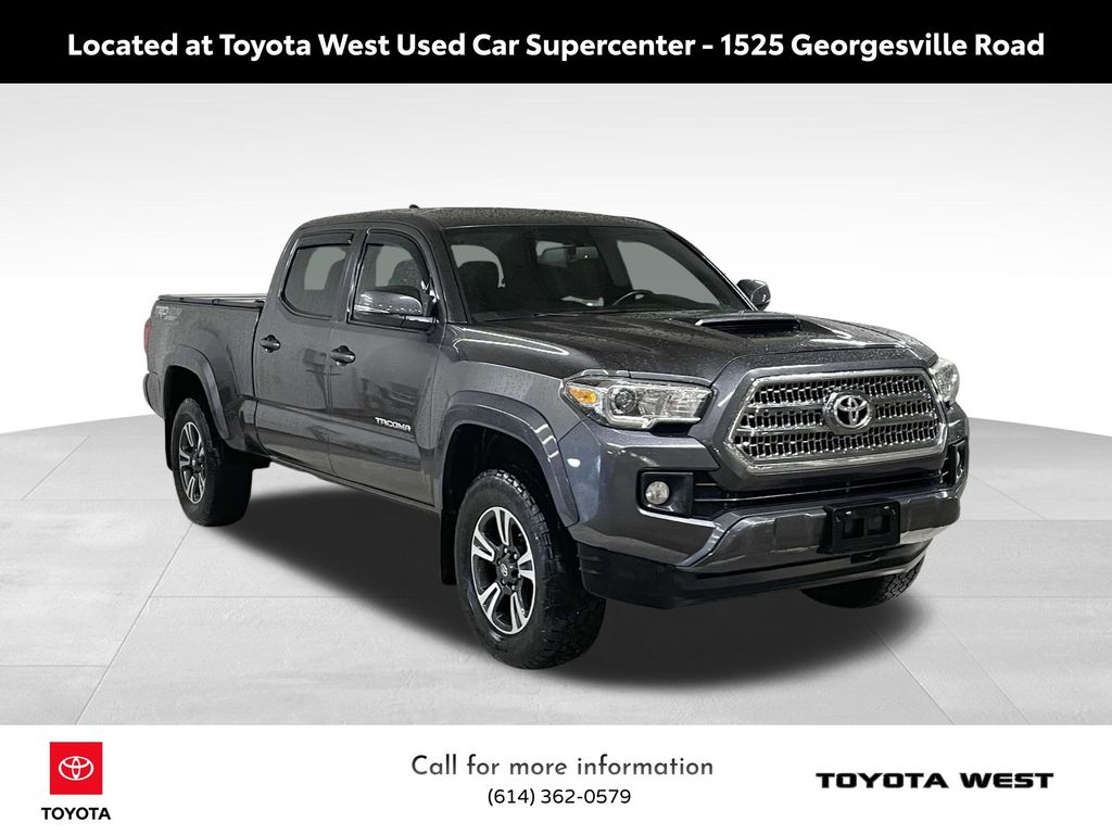2017 Toyota Tacoma TRD Sport photo 3