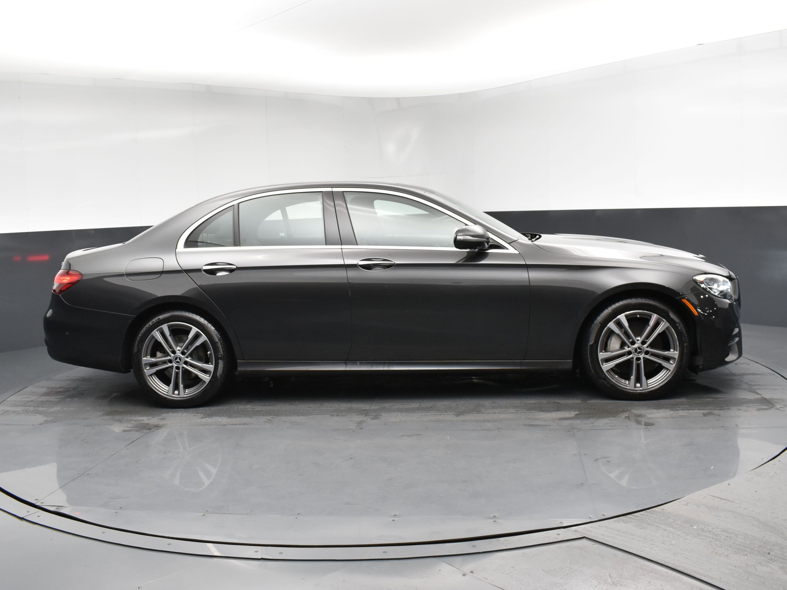 2021 Mercedes Benz E 350 4MATIC Sedan photo 3