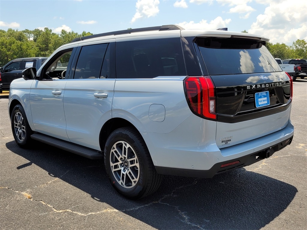 2025 Ford Expedition photo 8