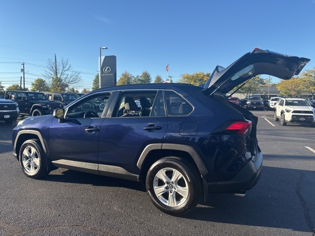 2019 Toyota RAV4 XLE photo 9