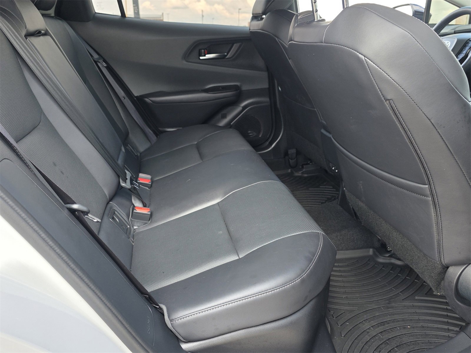 2024 Toyota Prius LE photo 24