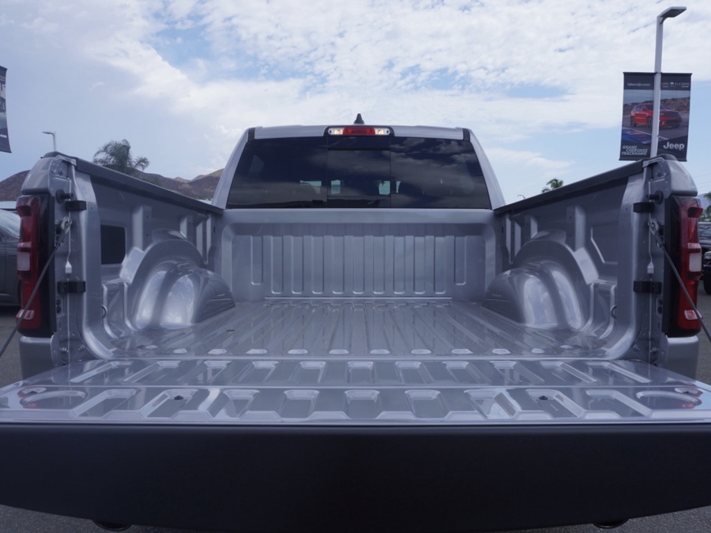 2026 Ram 1500 Big Horn Night Edition photo 4