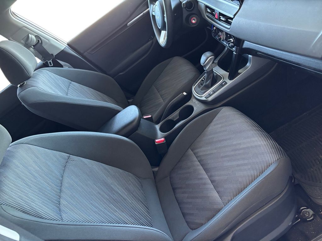 2025 Kia Seltos LX photo 19