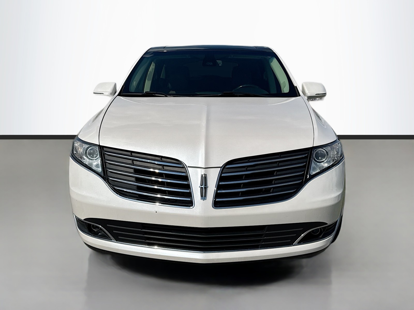 2018 Lincoln MKT Reserve photo 2