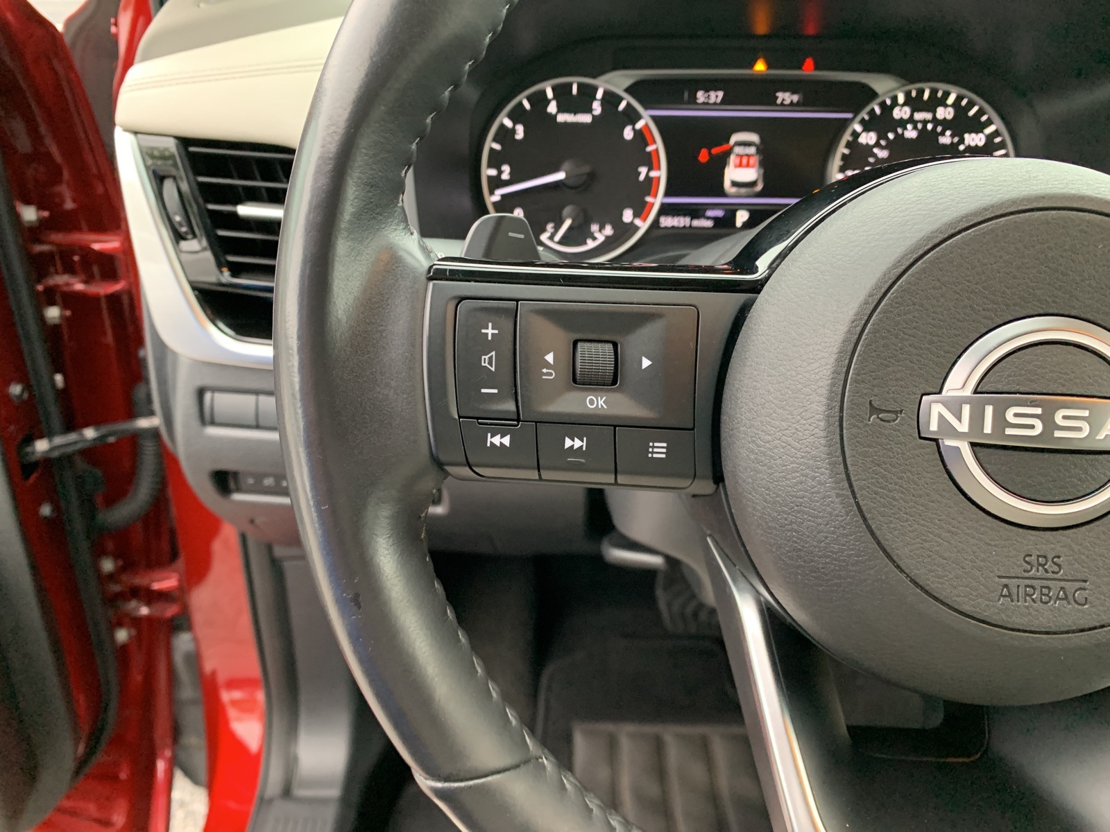 2023 Nissan Rogue SL photo 13