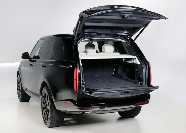 2025 Land Rover Range Rover SE photo 22