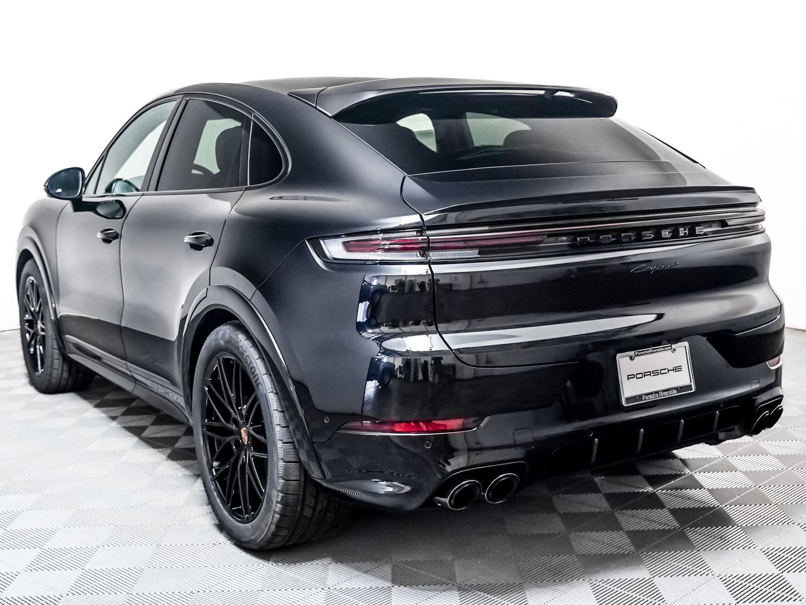 2025 Porsche Cayenne Coupe photo 2