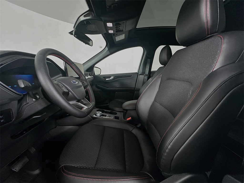 2025 Ford Escape ST-Line photo 10
