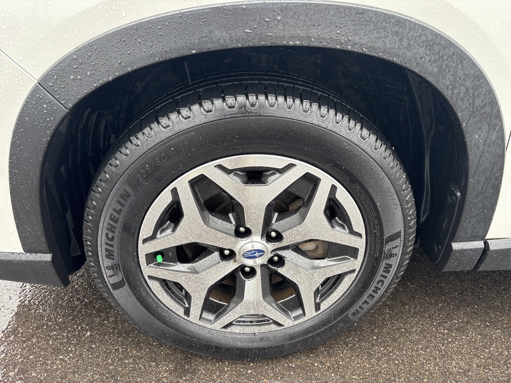 2021 Subaru Forester Premium photo 8
