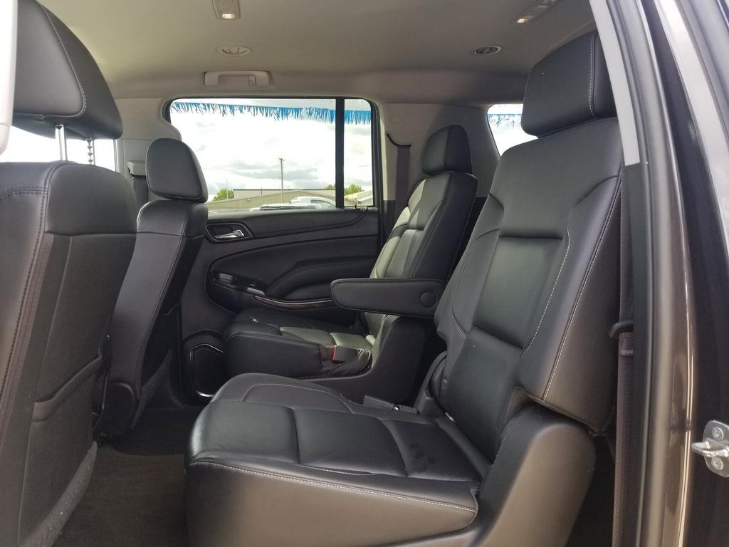 2017 Chevrolet Suburban LT photo 17