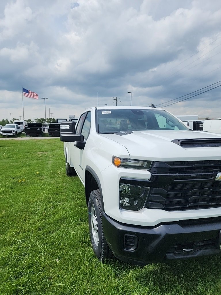 2024 Chevrolet Silverado 2500HD photo 2