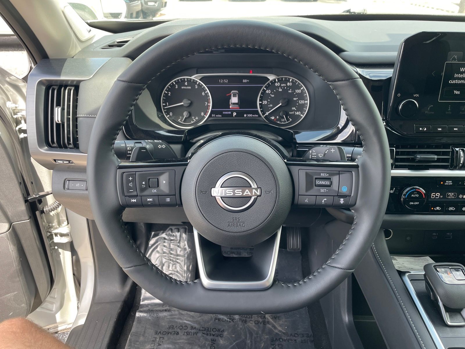 2025 Nissan Pathfinder SL photo 8