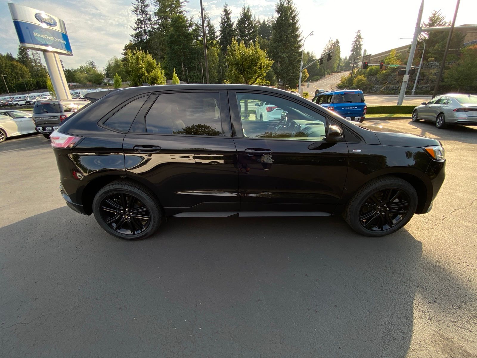 2022 Ford Edge SEL photo 4
