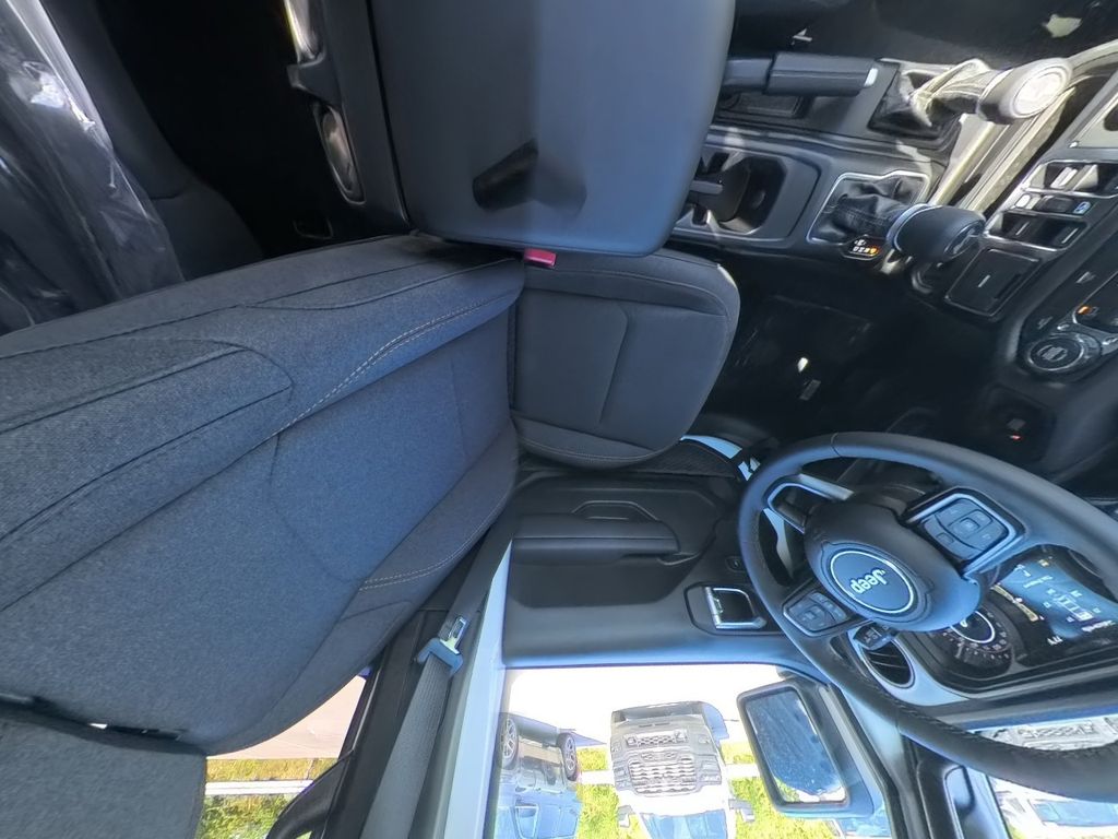 2025 Jeep Wrangler Sport RHD photo 24