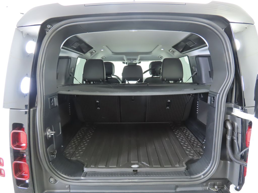 2025 Land Rover Defender 110 S photo 28