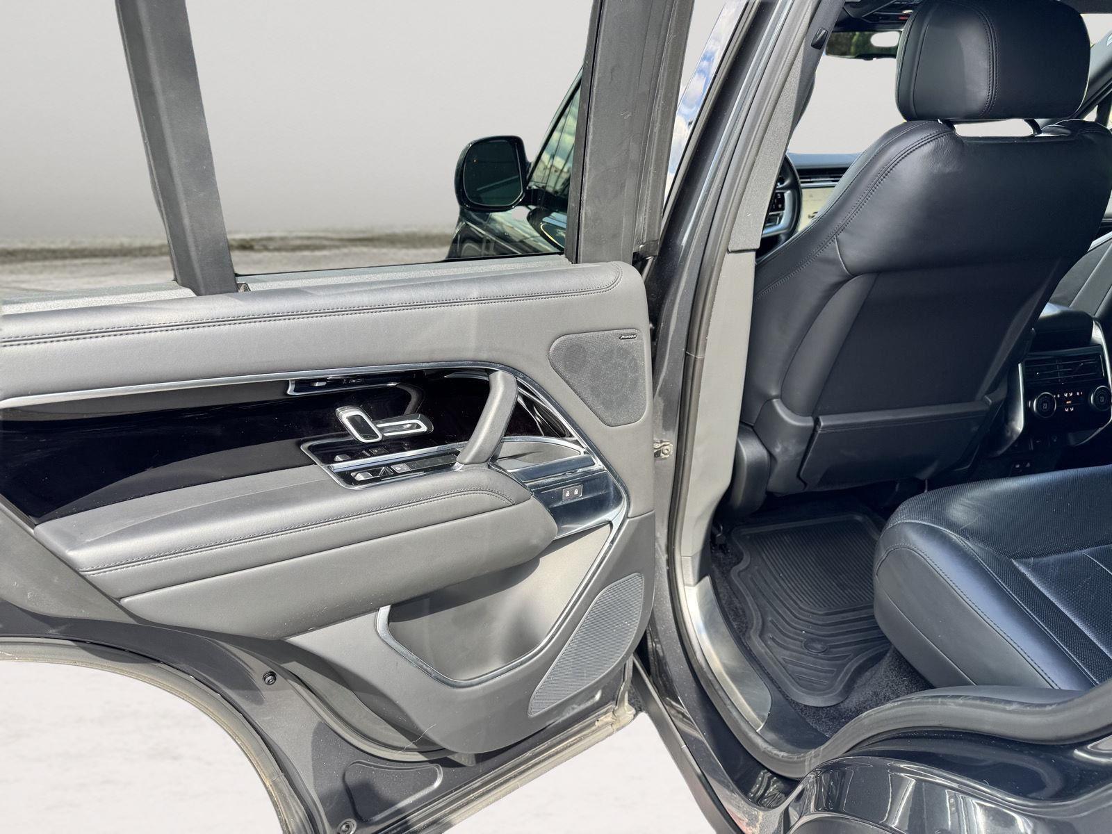 2023 Land Rover Range Rover SE photo 26