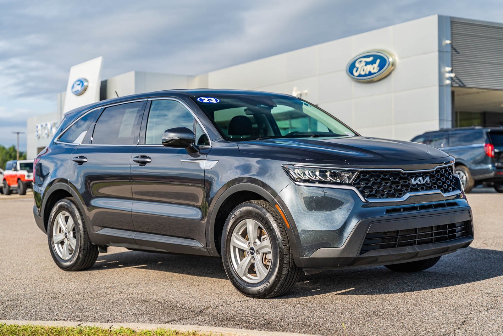 2023 Kia Sorento LX's photo