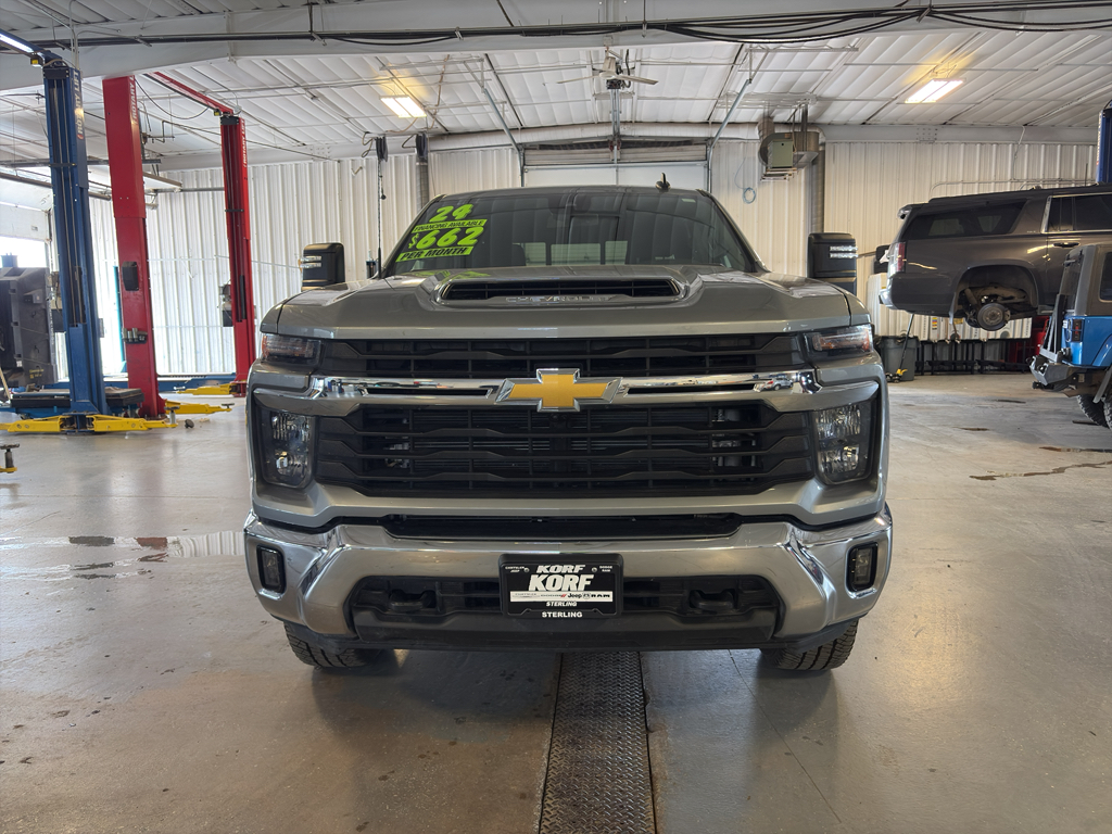 2024 Chevrolet Silverado 2500HD LT photo 2