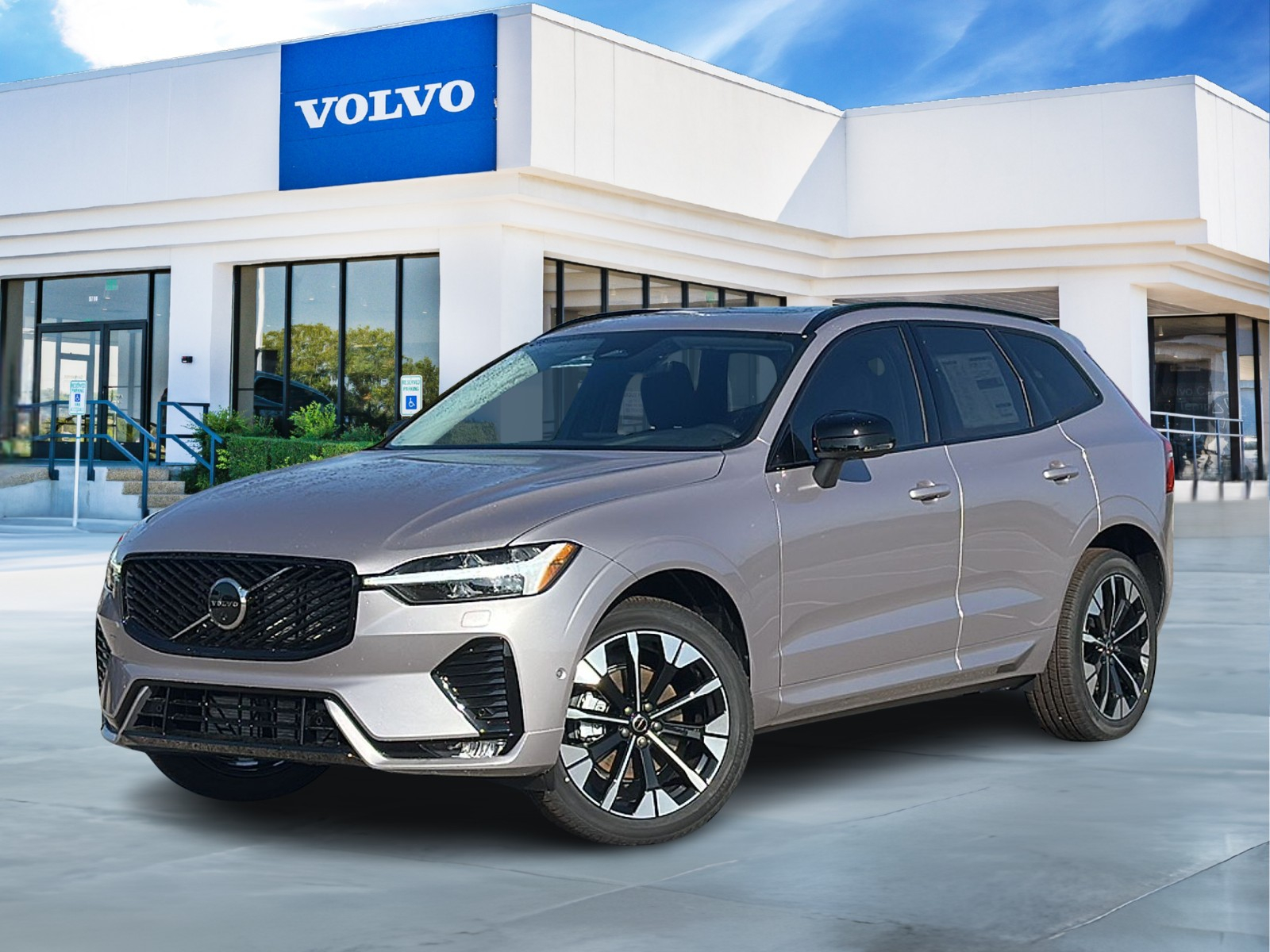 2026 Volvo XC60 Plus's photo