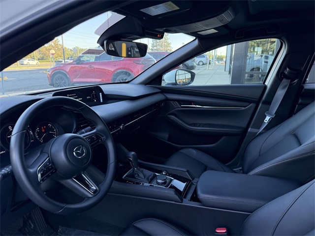 2025 Mazda Mazda3 2.5 s Preferred photo 2