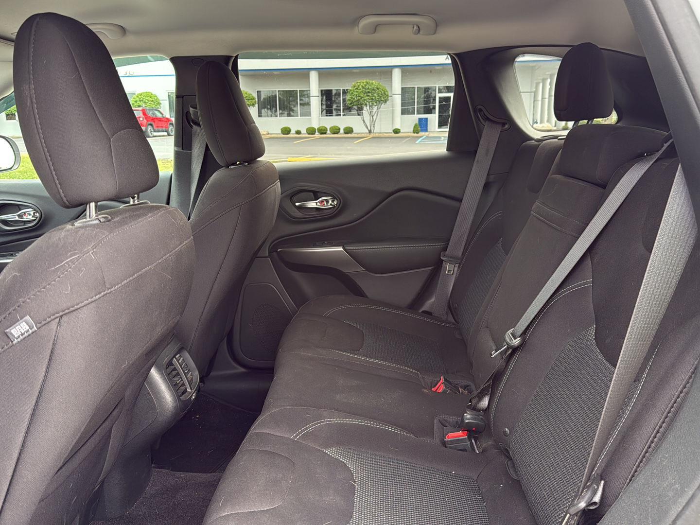 2019 Jeep Cherokee Latitude photo 8