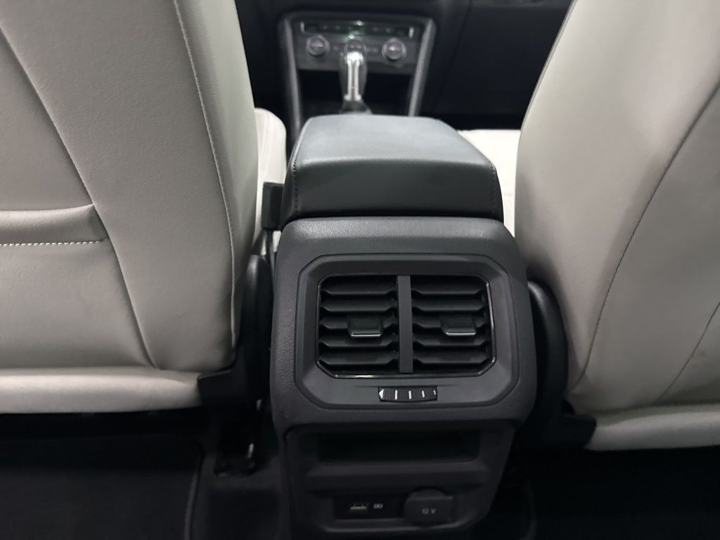 2019 Volkswagen Tiguan SEL R-Line photo 19