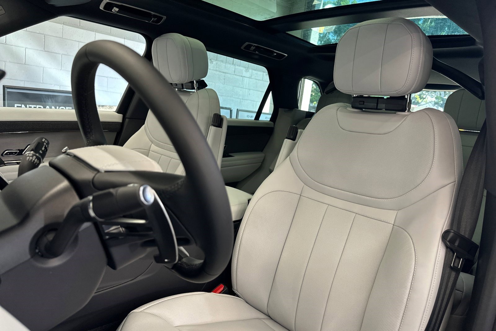 2025 Land Rover Range Rover Sport P360 SE photo 4