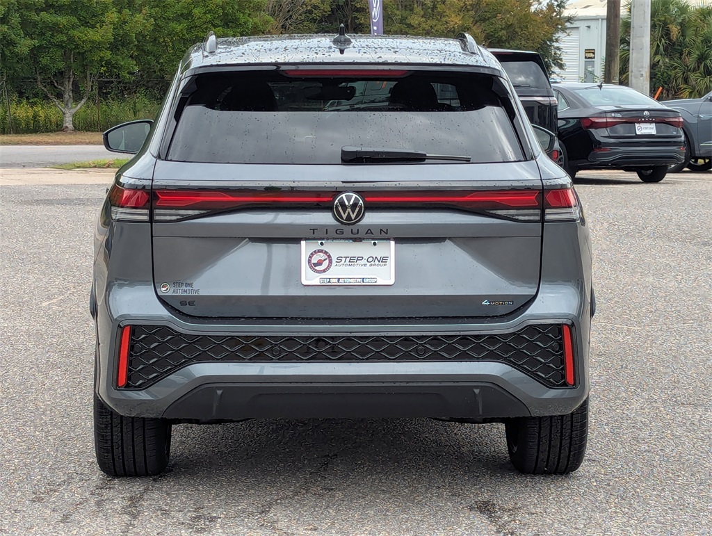 2025 Volkswagen Tiguan SE R-Line Black photo 4